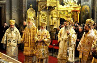 Sinodul mitropolitan al Moldovei şi Bucovinei apără familia şi căsătoria tradiţională
