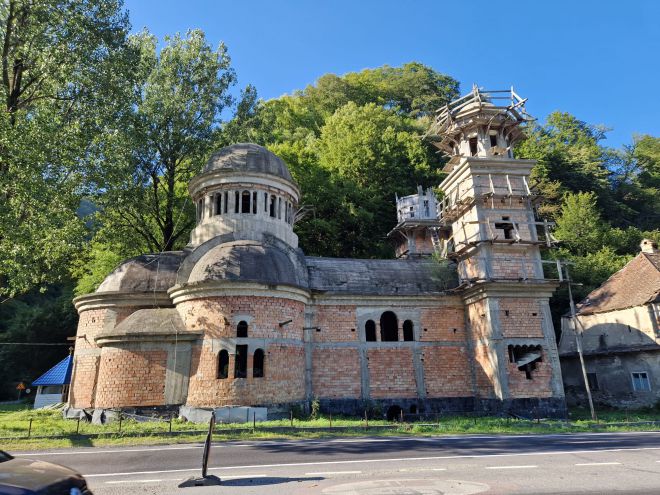 Omul sfinteste locul - Biserica cu Hramul Sfantul Hristofor de la Raul Vadului