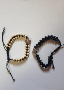 Bratara bile cu cruce, pentru copii, disponibila pe negru sau alb