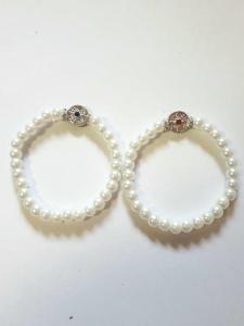 Bratara margele albe