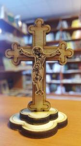 ÷ Cruciuliță din lemn cu postament